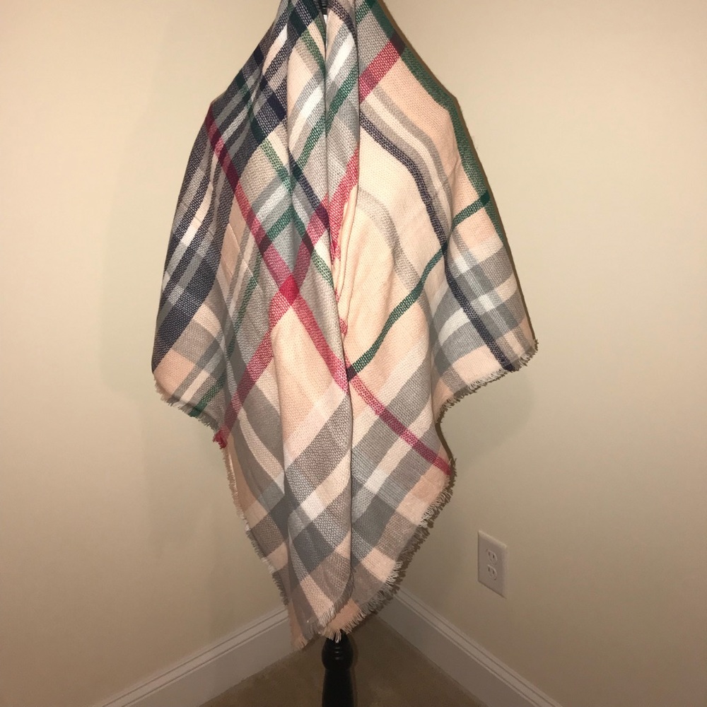 Oversized women’s Classic Plaid Blanket Scarf - Picture 2 of 7